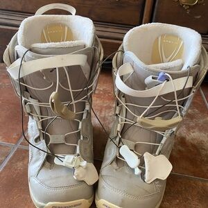 Salomon Women's Tan Winter Boots